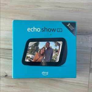 Amazon Echo Show 5 in Black